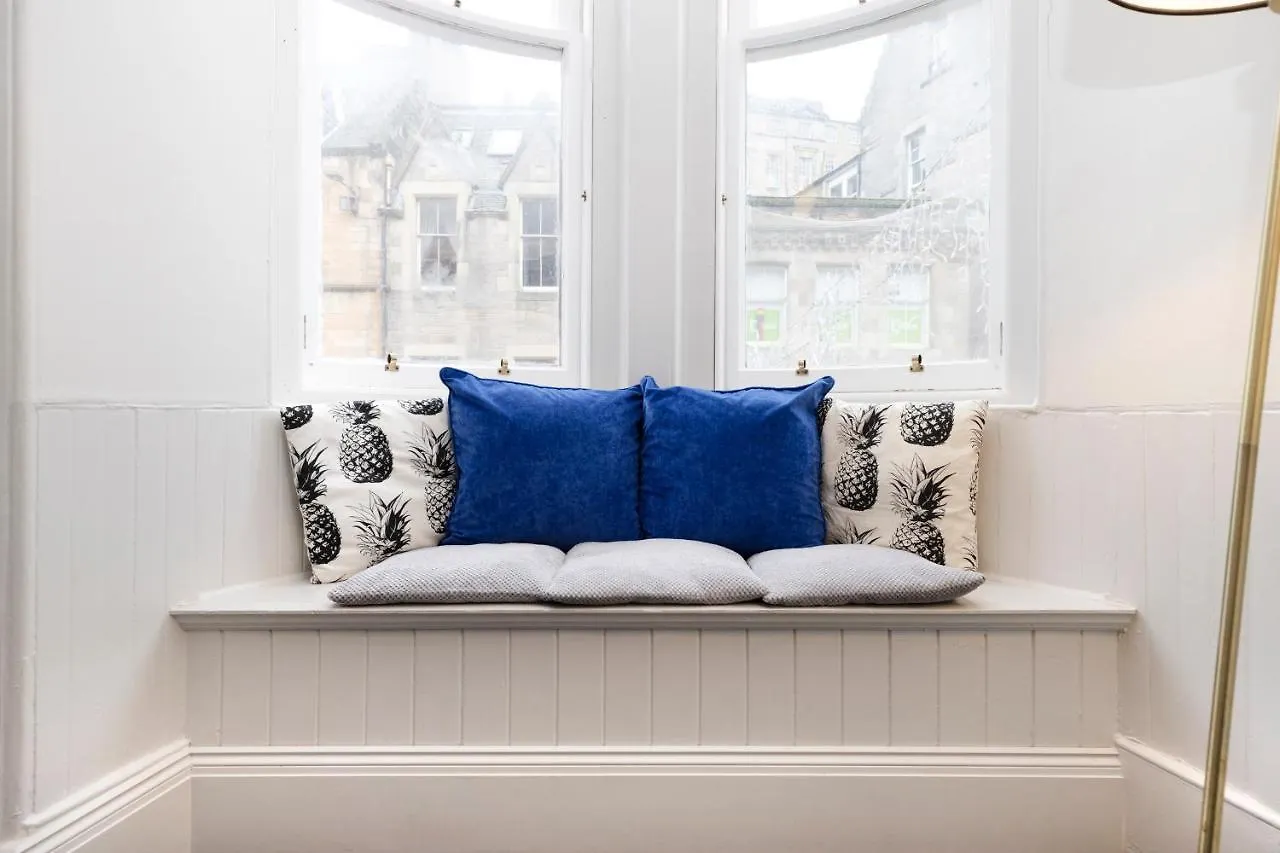 Joivy Sophisticated Apt Near Edinburgh Castle Apartment