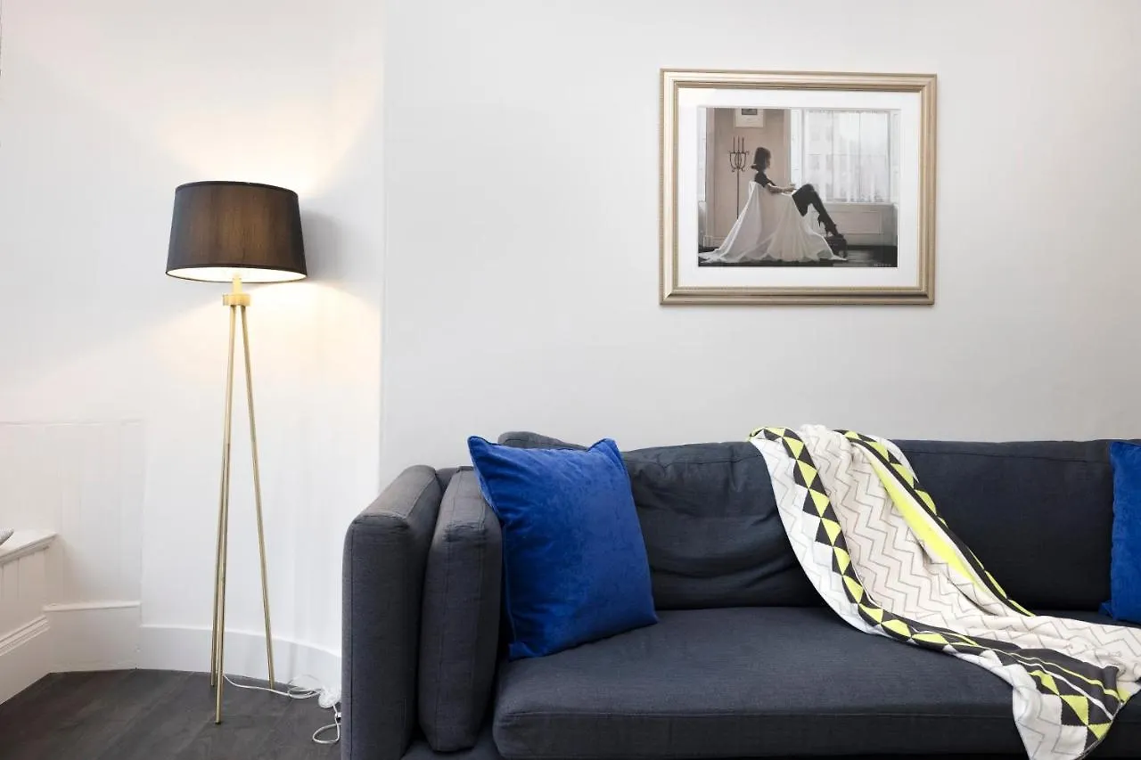 Joivy Sophisticated Apt Near Edinburgh Castle United Kingdom