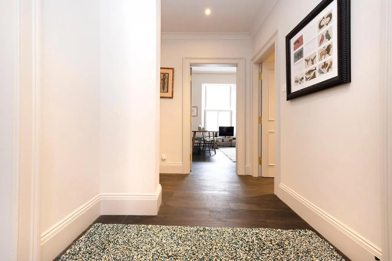 Apartment Joivy Sophisticated Apt Near Edinburgh Castle United Kingdom