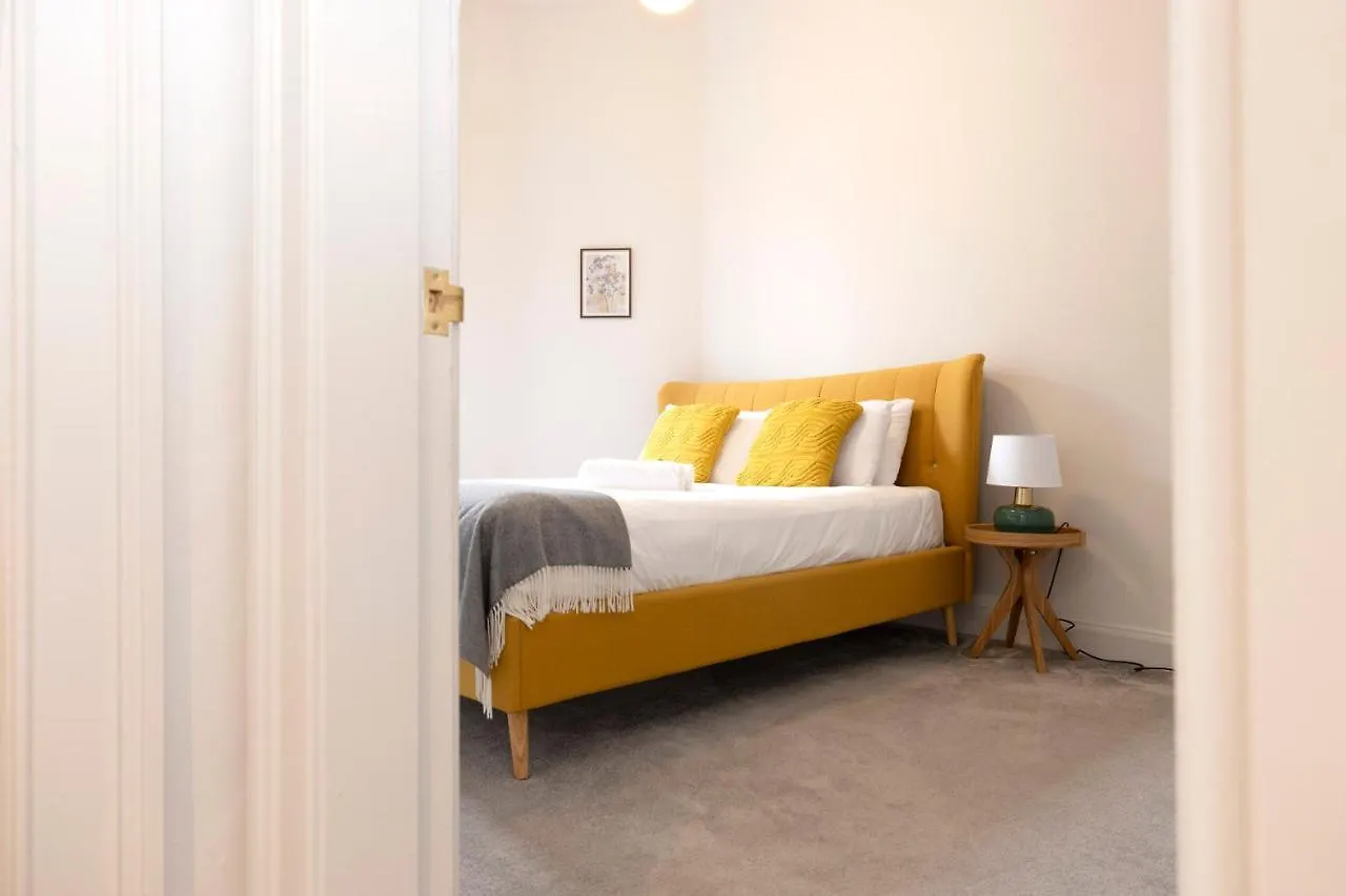 Joivy Sophisticated Apt Near Edinburgh Castle