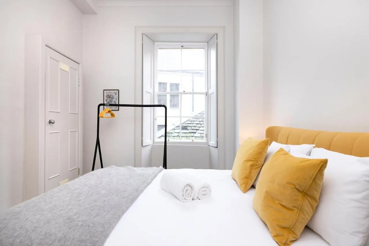 Joivy Sophisticated Apt Near Edinburgh Castle 0*,