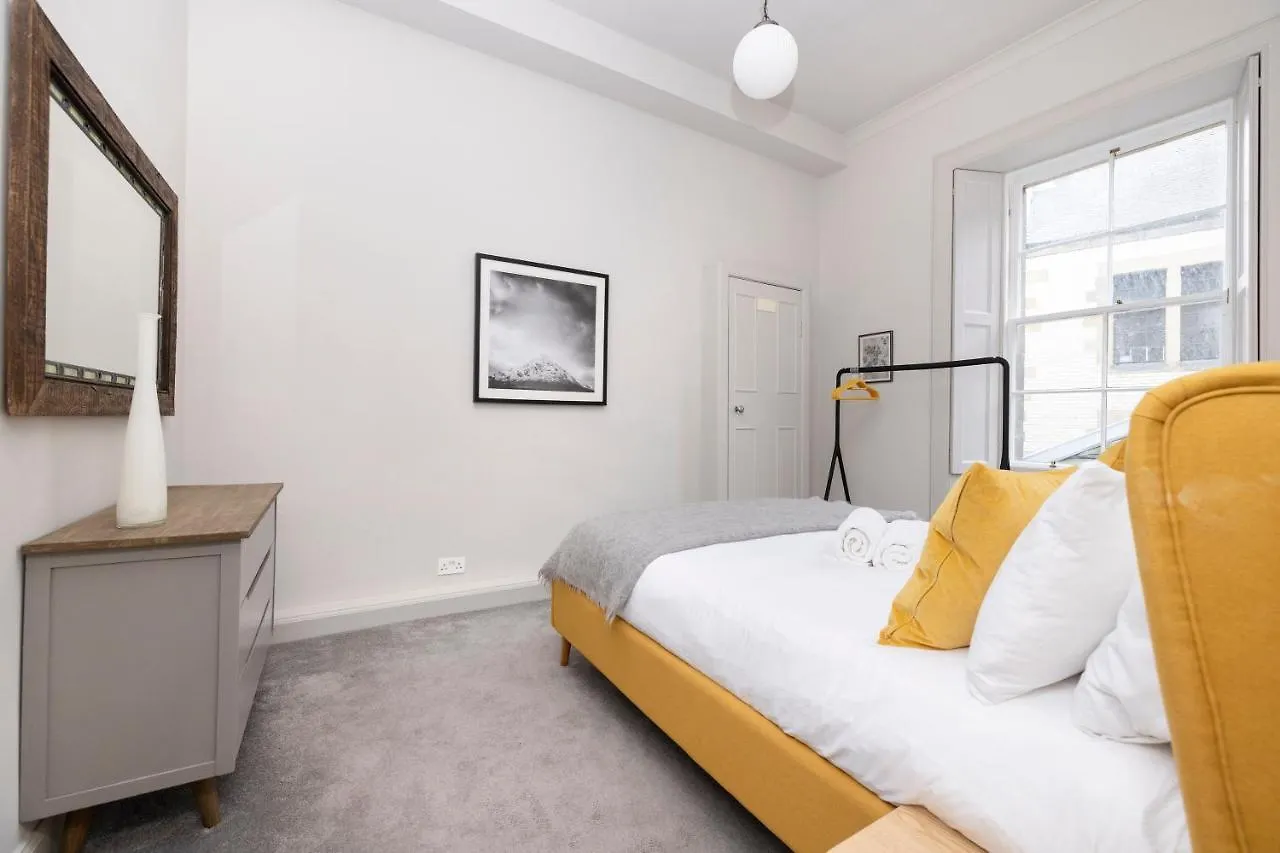 Joivy Sophisticated Apt Near Edinburgh Castle