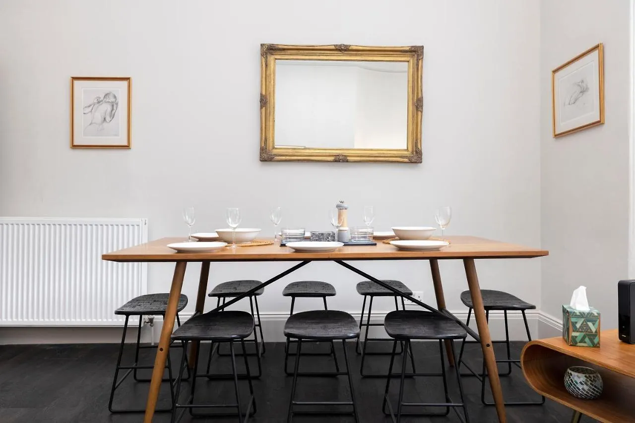 Joivy Sophisticated Apt Near Edinburgh Castle