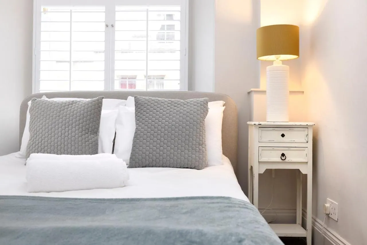 Joivy Sophisticated Apt Near Edinburgh Castle
